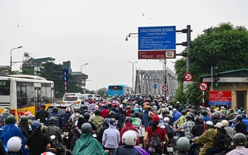 Hà Nội tăng cường điều tiết, khuyến nghị người dân đổi giờ đi lại khi sửa cầu Long Biên