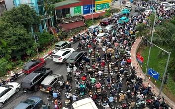 Hà Nội: Chủ động phân luồng giúp giao thông các cầu qua sông Hồng "hạ nhiệt"