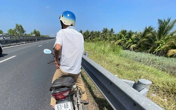Báo động xe máy "đi lạc" vào cao tốc Trung Lương - Mỹ Thuận