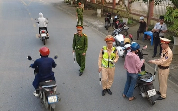 Những “lá chắn áo vàng” nơi tuyến đường du lịch miền Tây Lào Cai