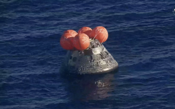 Màn trở về kịch tính của 4 phi hành gia sau chuyến du hành kỷ lục tới Mặt trăng