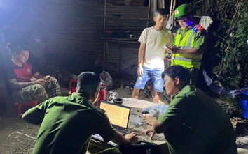 Khánh Hòa: Bắt quả tang nhóm hút cát trái phép, tạm giữ 4 phương tiện