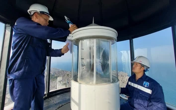 Đề xuất quy định số giờ làm thêm, nghỉ ngơi cho người vận hành luồng hàng hải, đèn biển