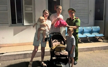 Kịp thời hỗ trợ du khách Nga nhận lại tài sản bỏ quên trên taxi ở Khánh Hòa