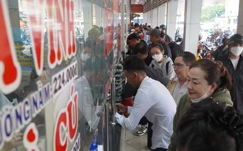 TP.HCM: Vé tàu xe, máy bay dịp 30/4 dù tăng nhưng nhiều chặng sớm kín chỗ