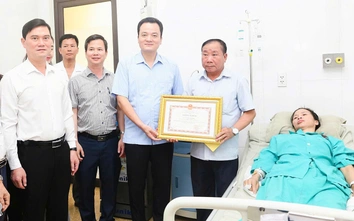 Tặng Bằng khen nữ công nhân môi trường dũng cảm cứu người trong mưa bão tại Lào Cai