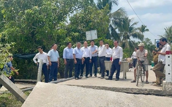 Khẩn trương khắc phục sạt lở đường ven sông Phú An ở Đồng Tháp