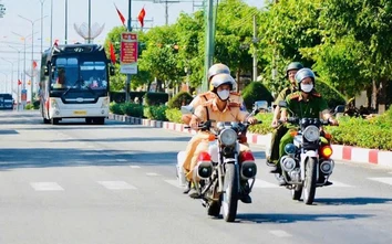 Mở đường cứu bé 6 tuổi co giật, CSGT Khánh Hòa nhận thư cảm ơn xúc động