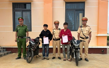 Phạt hơn 26 triệu đồng, tịch thu hai xe máy của nhóm thanh thiếu niên tụ tập đua xe