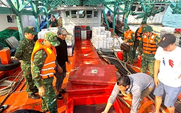 Tạm giữ tàu cá vận chuyển 10.000 lít dầu không rõ nguồn gốc trên vùng biển Bạch Long Vĩ