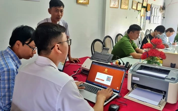 Mô hình “Hành chính lưu động” đưa dịch vụ công đến gần người dân Cà Mau