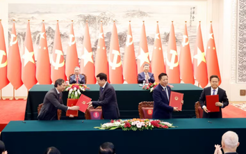 Viet Nam, China sign two railway cooperation agreements during high-level visit
