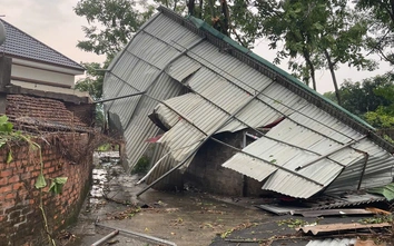 Giông lốc ở Phú Thọ làm 191 nhà tốc mái, nhiều công trình hư hỏng