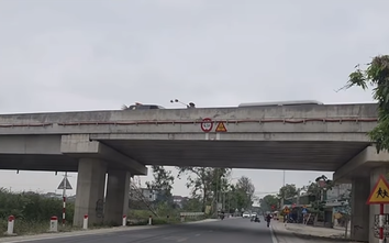 Xử phạt công nhân duy tu hất đất cát từ cầu cao tốc xuống đường dân sinh tại Nghệ An