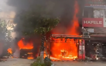 Cháy lớn nhà kho ở Đà Nẵng, nhiều tài sản bị thiêu rụi