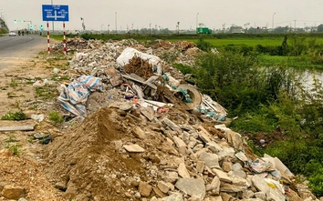 Đổ trộm rác thải xây dựng trong đêm, Nghệ An cần giải quyết triệt để