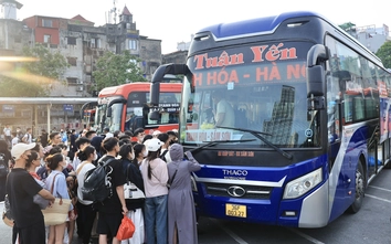 Đi lại dịp nghỉ lễ: Vé máy bay còn nhiều, tàu xe “cháy” chặng dài