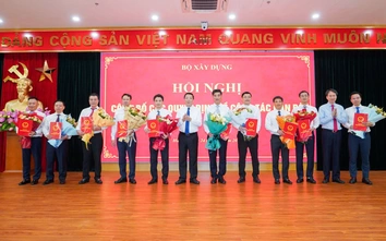Bộ trưởng Bộ Xây dựng Trần Hồng Minh trao quyết định điều động, bổ nhiệm 11 cán bộ