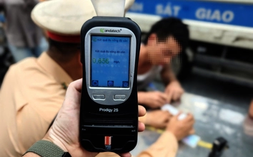 CSGT xử lý xuyên nghỉ lễ, nhiều tài xế có nồng độ cồn vượt mức "kịch khung" bị tạm giữ xe