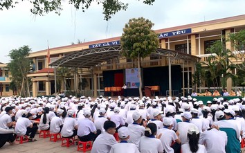 Học sinh nhiều trường ở Ninh Bình được CSGT trực tiếp hướng dẫn phòng chống đuối nước