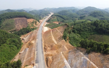 Cao tốc Tuyên Quang - Hà Giang thi công “3 ca, 4 kíp”, tăng tốc về đích