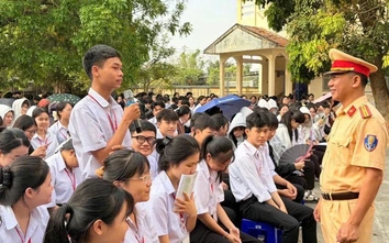 CSGT Khánh Hòa tuyên truyền an toàn giao thông cho hơn 1.300 học sinh
