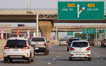 Những chiếc xe đầu tiên lăn bánh trên cao tốc Biên Hòa - Vũng Tàu trong ngày đầu khai thác