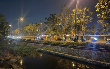 TP.HCM: Người đàn ông ngồi trên đường ray bị tàu hỏa tông tử vong