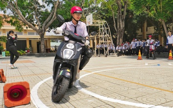 TP.HCM: Tập huấn lái xe an toàn cho hàng trăm học sinh trường THPT Bình Chánh