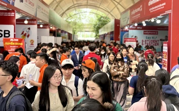 Ngày hội việc làm Đại học Thăng Long thu hút gần 5.000 sinh viên