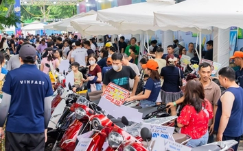 Giá xăng tăng cao, xe máy điện VinFast đắt khách