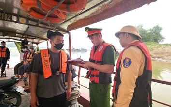 Phú Thọ: Tăng cường kiểm tra an toàn giao thông đường thủy tại các bến phà