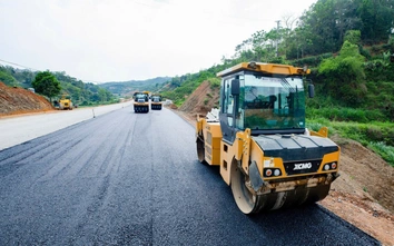 Rộn ràng công trường cao tốc thi công xuyên lễ để về đích sớm