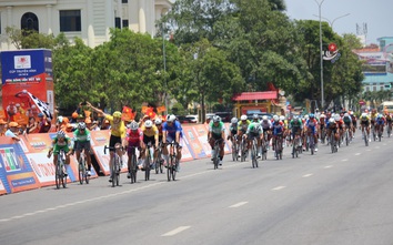 Cuộc đua xe đạp “Non sông liền một dải” cán đích chặng 7 tại Đồng Hới
