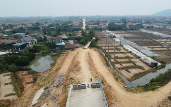 Nghệ An: Cầu trăm tỷ chưa thể lưu thông vì vướng mặt bằng làm đường dẫn