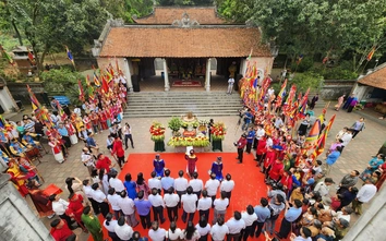 Hàng nghìn người về dự khai mạc lễ hội Đền Bà Triệu ở Thanh Hoá