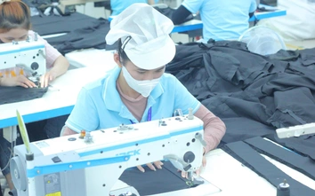 Một doanh nghiệp ở Quảng Ngãi hỗ trợ xăng xe tháng cho 1.300 công nhân