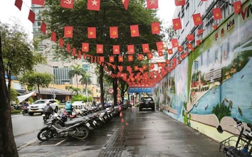 Bãi giữ xe trên vỉa hè quanh đường sách TP.HCM có thể bị thu hồi