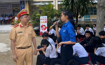 Gần 500 học sinh Trường THPT Lê Duẩn được tuyên truyền pháp luật giao thông
