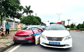 Vụ đâm hỏng xe Cảnh sát giao thông ở Thái Nguyên: Tạm giữ tài xế và người đi cùng