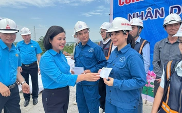 Lan tỏa yêu thương Tháng Công nhân: Công đoàn Xây dựng VN trao hàng trăm suất quà ý nghĩa