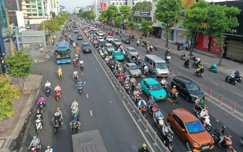 Đường Cộng Hòa thông thoáng trong buổi đầu phân làn đảo chiều