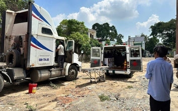 TP.HCM: Tài xế 71 tuổi tử vong trong cabin xe đầu kéo container