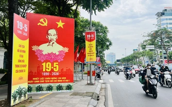 Phố phường Hà Nội rực rỡ cờ hoa mừng sinh nhật Bác