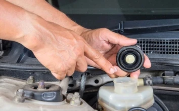 Ô tô đánh lái có tiếng kêu, nguyên nhân do đâu?