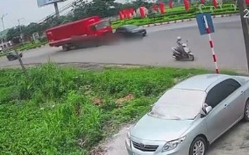 Tạt đầu ô tô con, người đi xe máy ngã xuống đường bị xe tải cán ở Phú Thọ