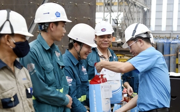 Công đoàn LILAMA tặng quà động viên người lao động nhân dịp Tháng Công nhân 2026