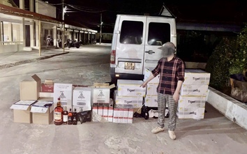 Kiểm tra phương tiện nghi vấn, CSGT Tây Ninh phát hiện lượng lớn hàng chưa rõ nguồn gốc