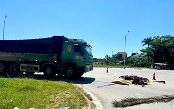 Nghệ An: Xe máy va chạm với ô tô tải, một người tử vong tại chỗ