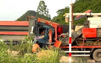 Tai nạn giao thông 26/5: Tài xế xe tải tử vong trong cabin sau va chạm xe đầu kéo